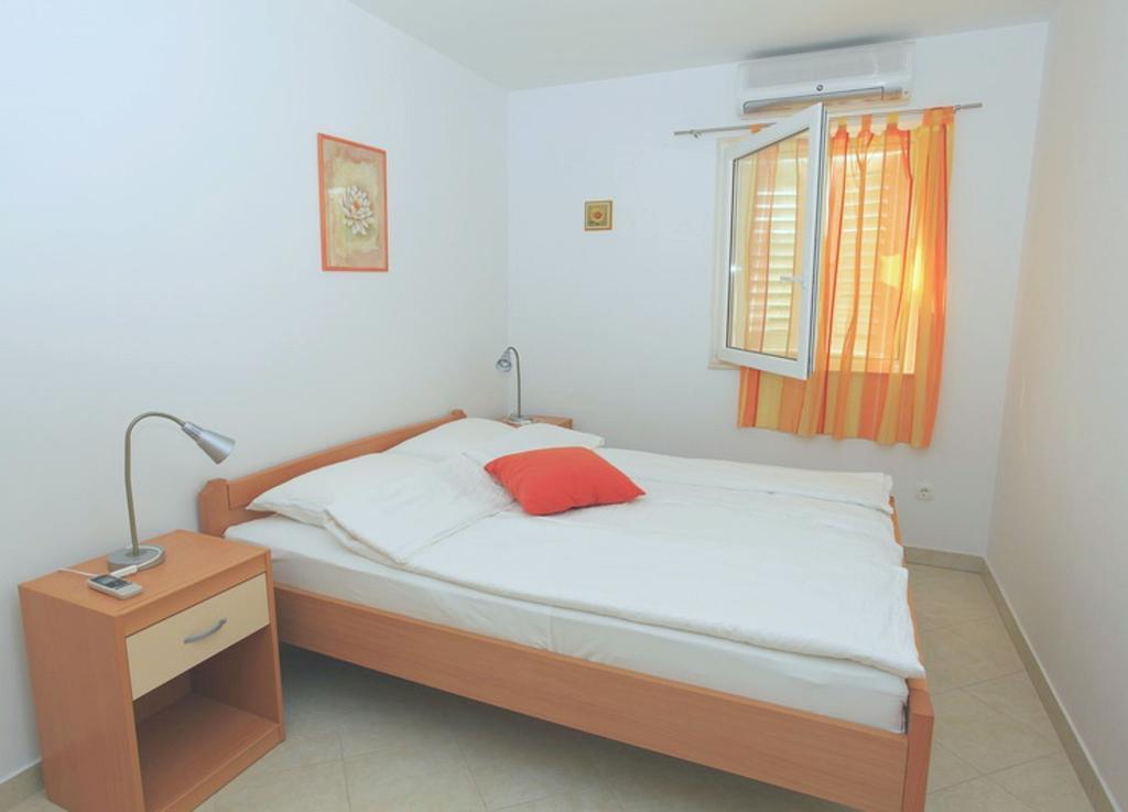 Apartments Villa La Riva - Seafront Accommodation Sutivan Ruang foto